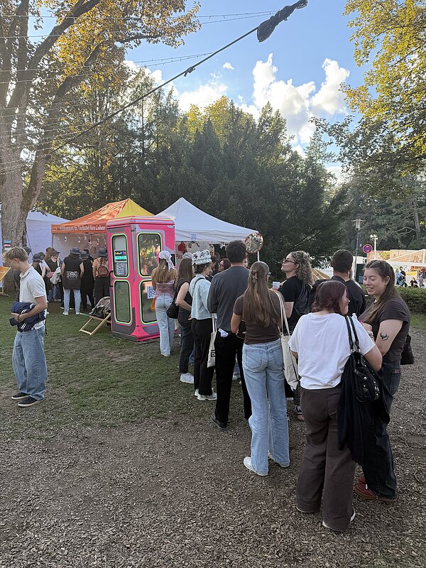 Foto unseres gut besuchten Aktionsstands und der Teledisko am FreeFlow Festival 2026. 