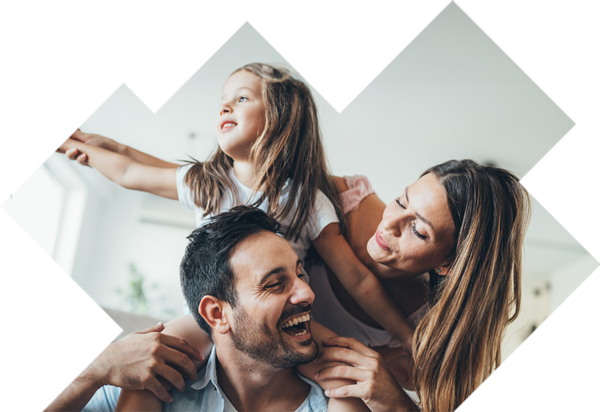 Eine fröhliche Familie genießt gemeinsam ihre Zeit