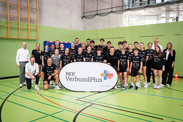 Biathlet Justus Strelow mit den Talenten vom Sportverein TG Biberach.