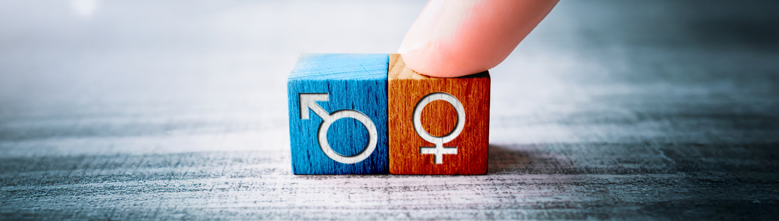 Geschlechtssymbole auf bunten Würfeln.