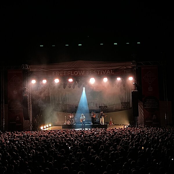 Mainstage/Hauptbühne mit Sänger Zartmann (FreeFlow Festival 2025)