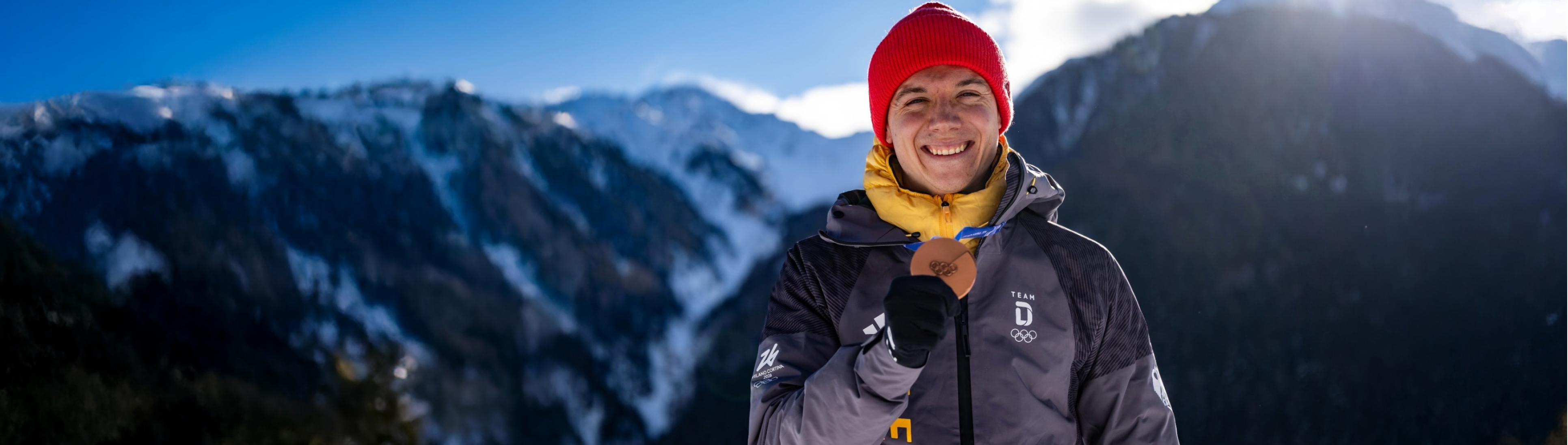 Justus Strelow mit seiner Olympiamedaille. 
